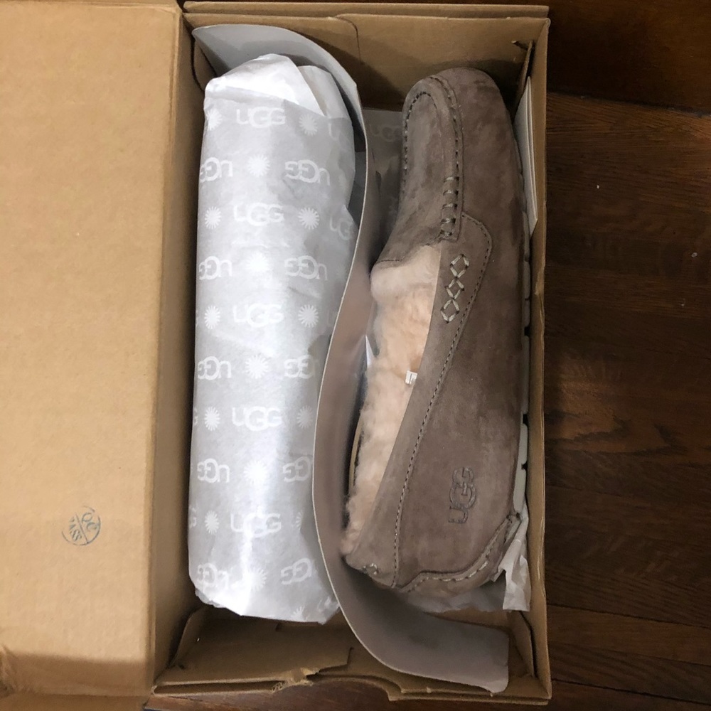 NWT Women’s Ugg Ansley slipper mocasín